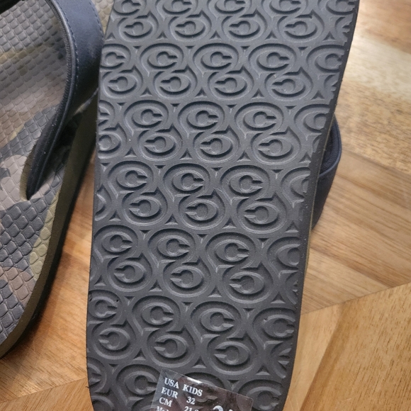 Cobian Kid Size 2/3 Flip Flops Never Worn - Picture 2 of 3